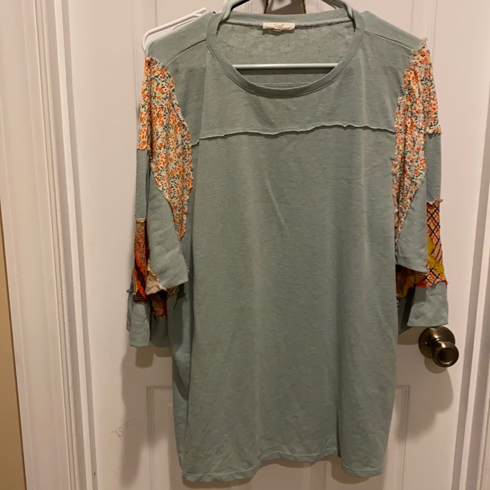 Easel patchwork 3/4 length sleeve top.